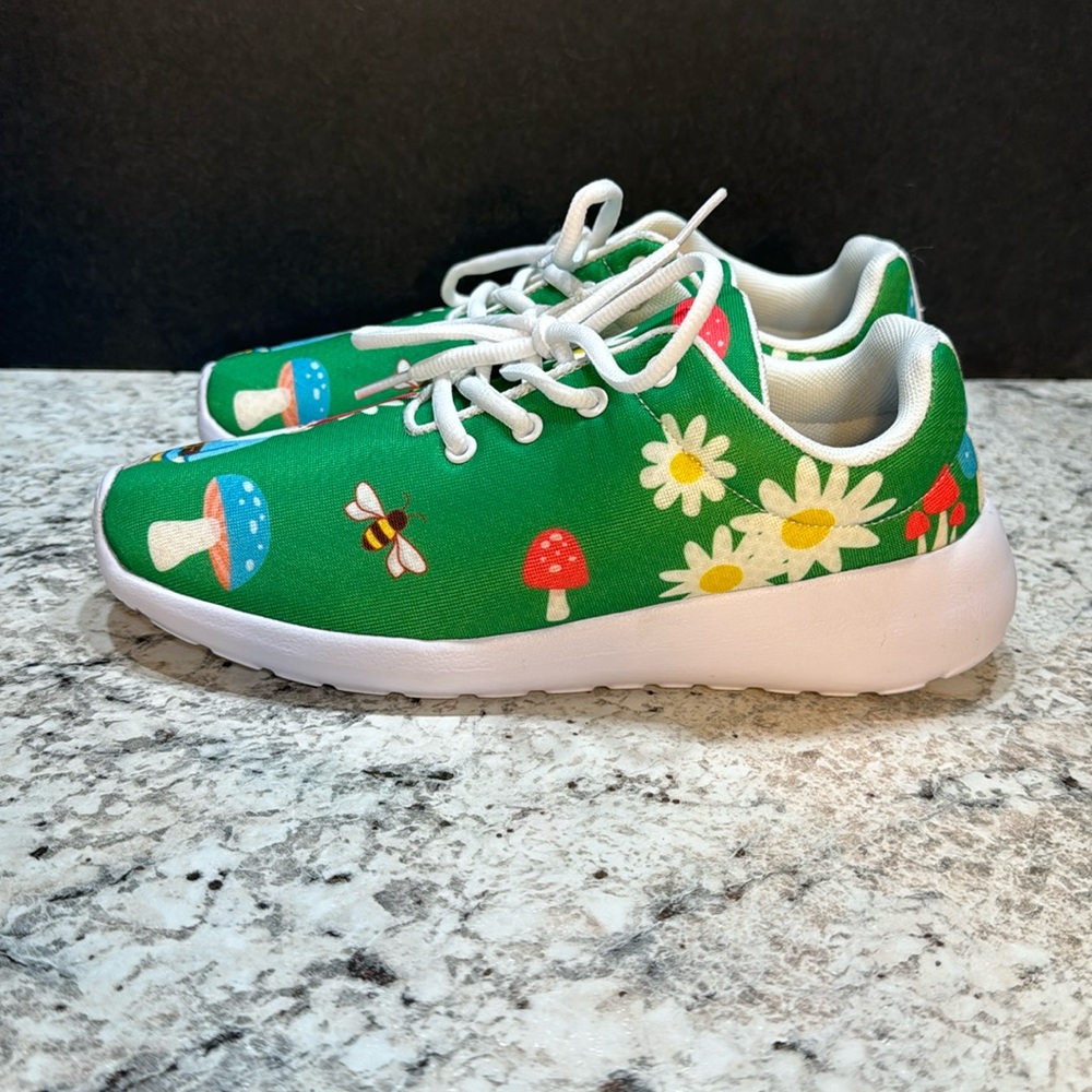Groove Bags GNOME FAIRY GARDEN SNEAKERS. Womens size 8. NWOT.